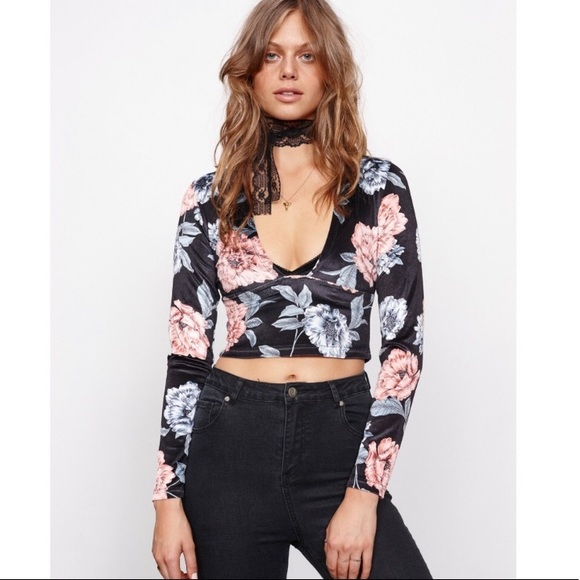 MINKPINK Tops - NWT MINKPINK Garden Of Eden Velvet Top